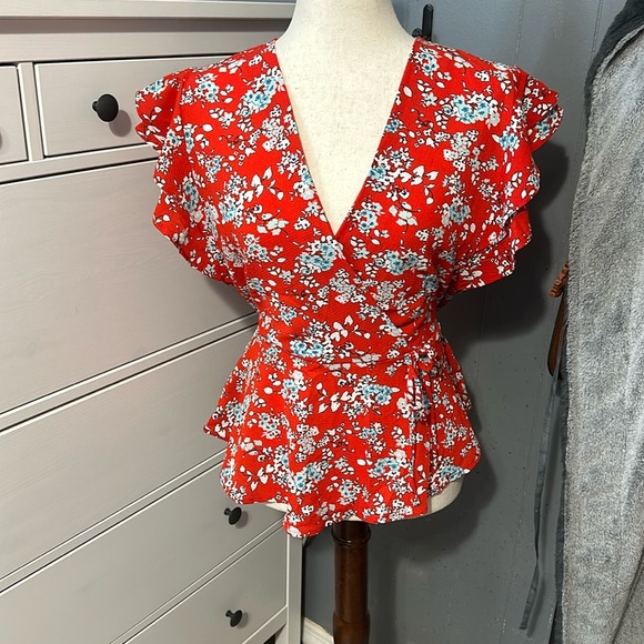 Monteau Tops - 2/$25 Monteau floral Blouse